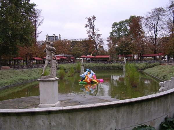 L'insoutenable légèreté de l'ile II, Grand couvert exedre sud,Jardin des Tuileries,  FIAC 2006 - 