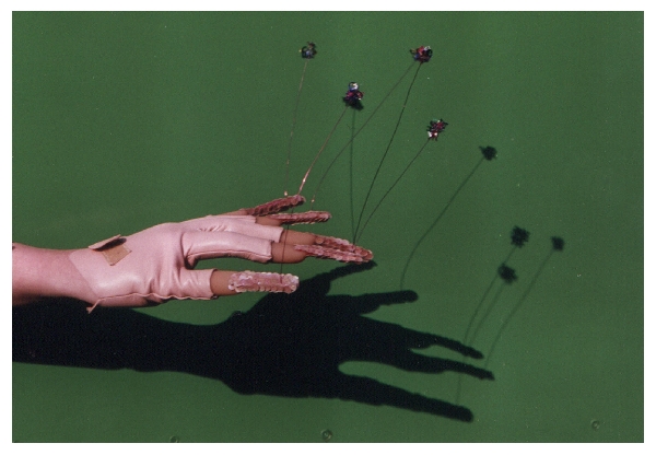 Sur le bout des ongles - On top of nails - 2002