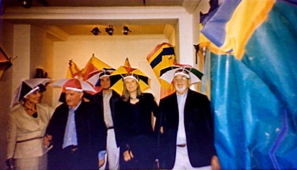 Action-spectacle organisée par Raymond Hains, lors du vernissage Voiles de planches - 2002