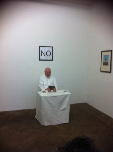 Performance YES r&eacute;alis&eacute;e &agrave; la galerie le 23/03/2012 - 